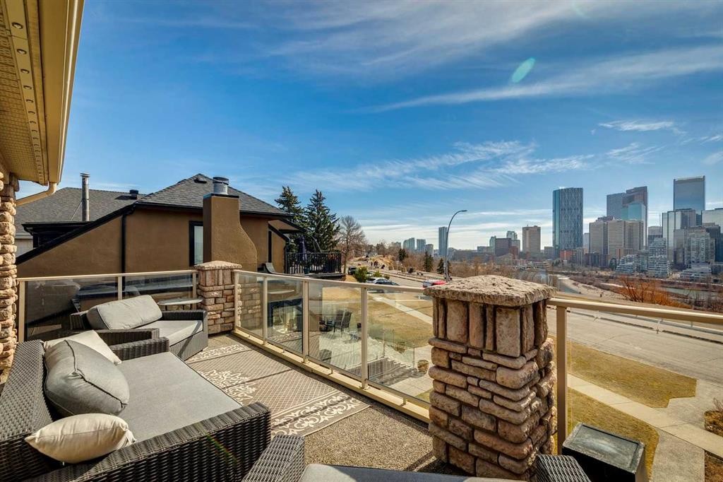 228 Crescent Road Nw, Calgary, AB - Outdoor