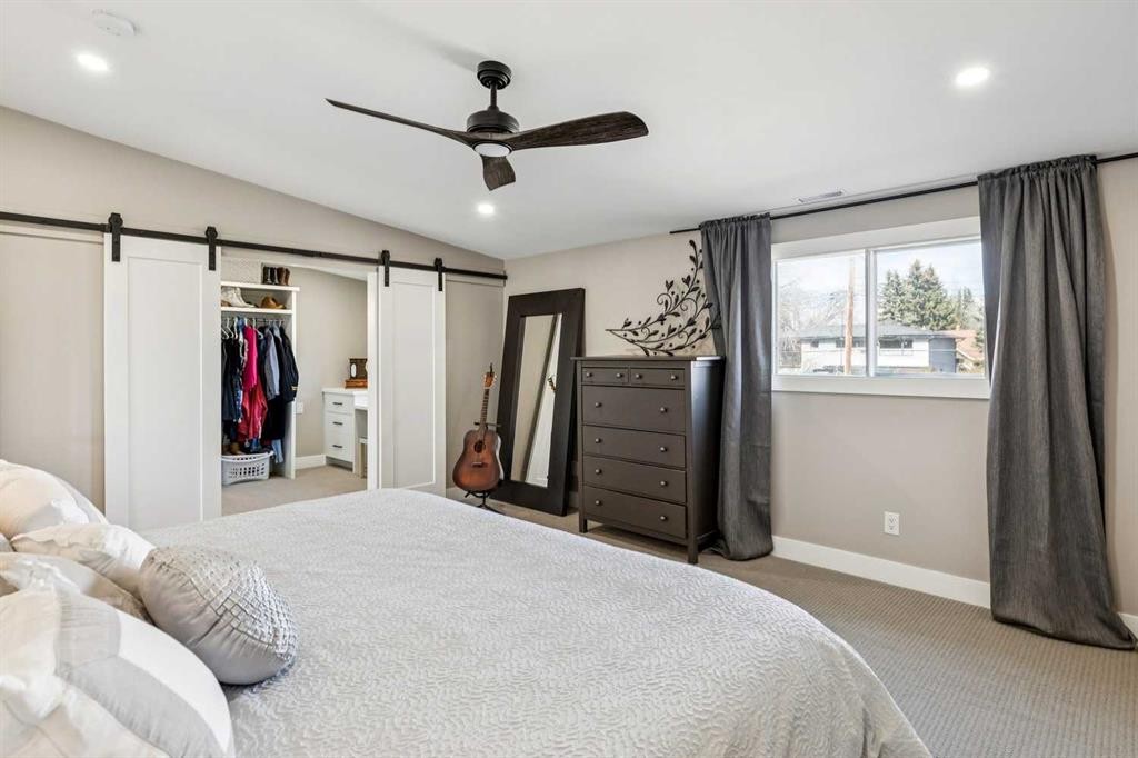 228 Crescent Road Nw, Calgary, AB - Indoor Photo Showing Bedroom
