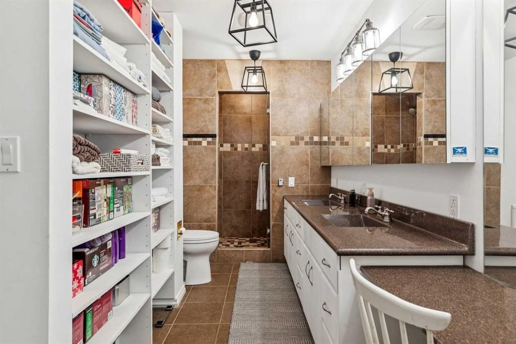 228 Crescent Road Nw, Calgary, AB - Indoor Photo Showing Bathroom