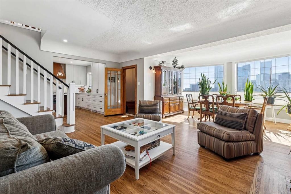 228 Crescent Road Nw, Calgary, AB - Indoor Photo Showing Living Room