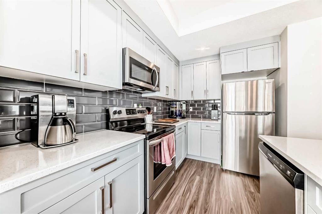 294 Canals Crossing Sw, Airdrie, AB - Indoor Photo Showing Kitchen With Stainless Steel Kitchen With Upgraded Kitchen