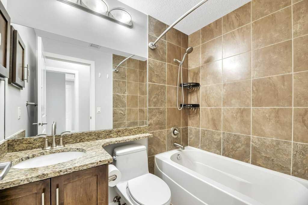 102-1005B Westmount Drive, Strathmore, AB - Indoor Photo Showing Bathroom