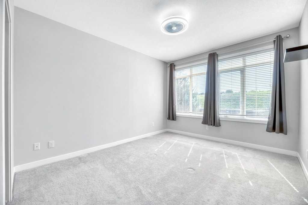 102-1005B Westmount Drive, Strathmore, AB - Indoor Photo Showing Other Room