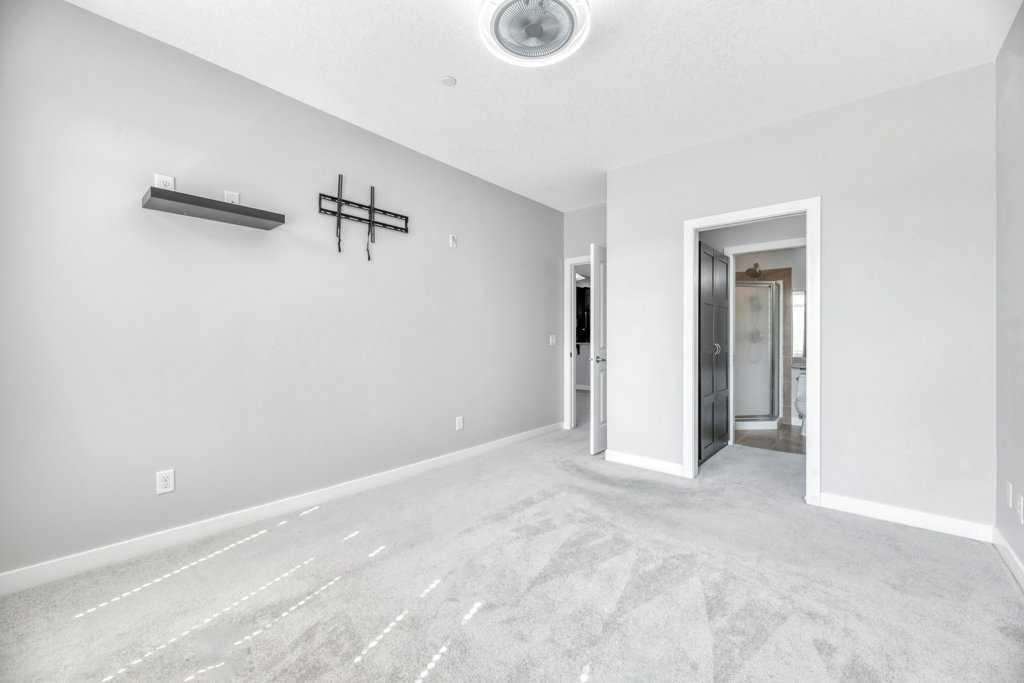 102-1005B Westmount Drive, Strathmore, AB - Indoor Photo Showing Other Room