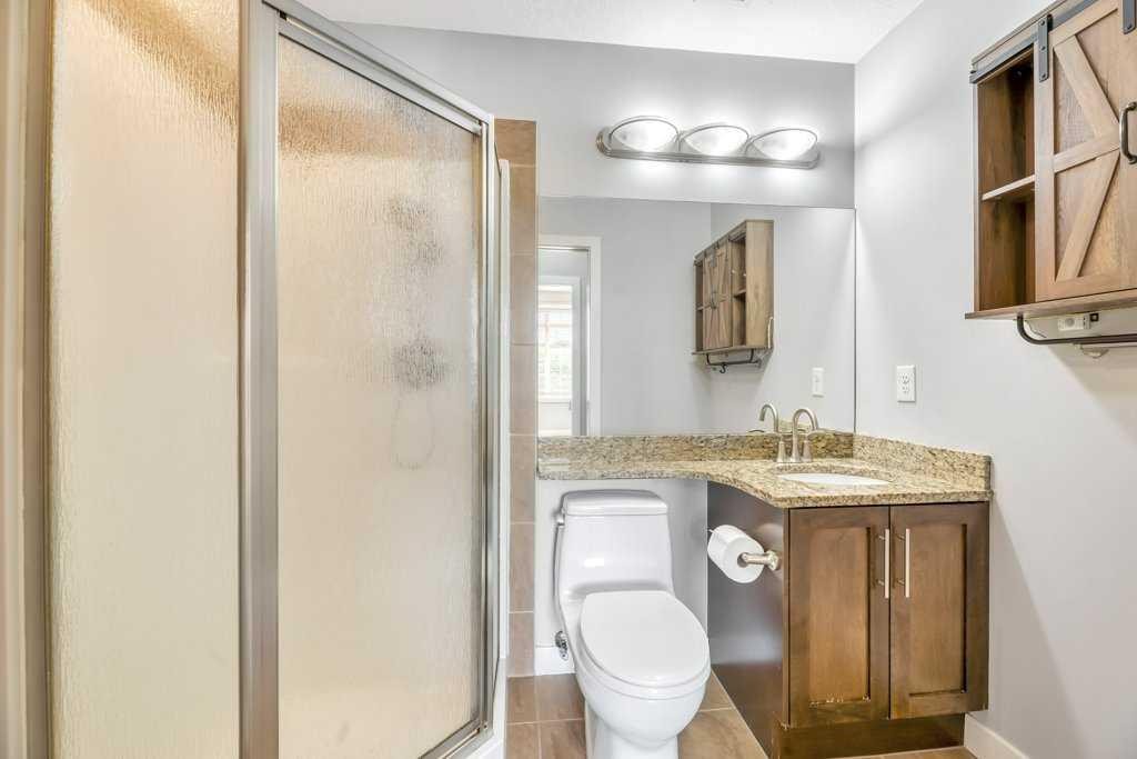 102-1005B Westmount Drive, Strathmore, AB - Indoor Photo Showing Bathroom