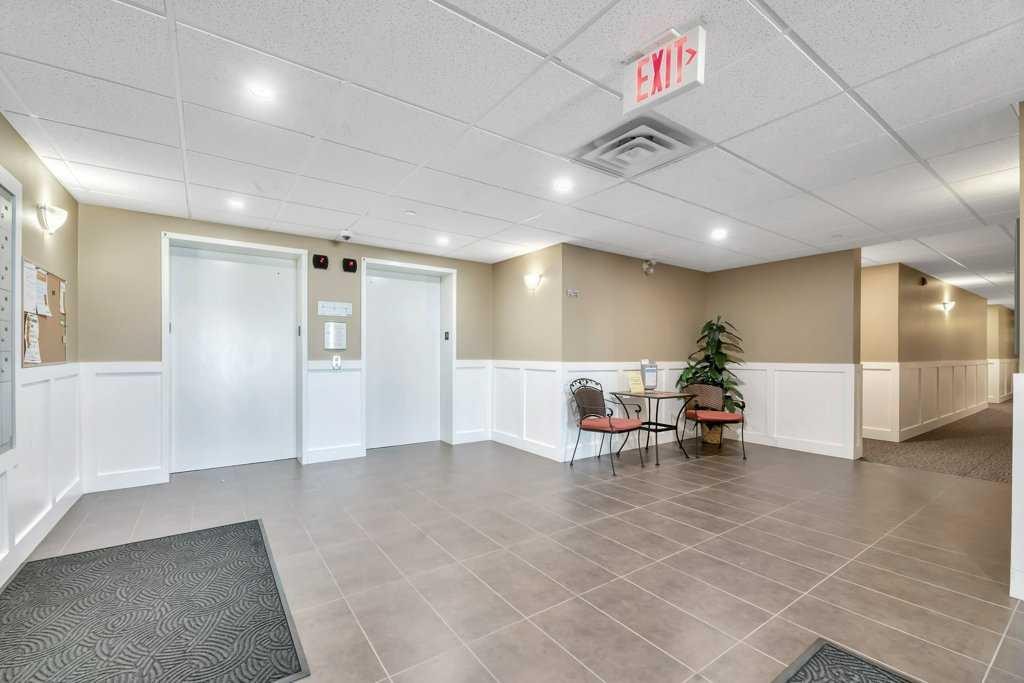 102-1005B Westmount Drive, Strathmore, AB - Indoor