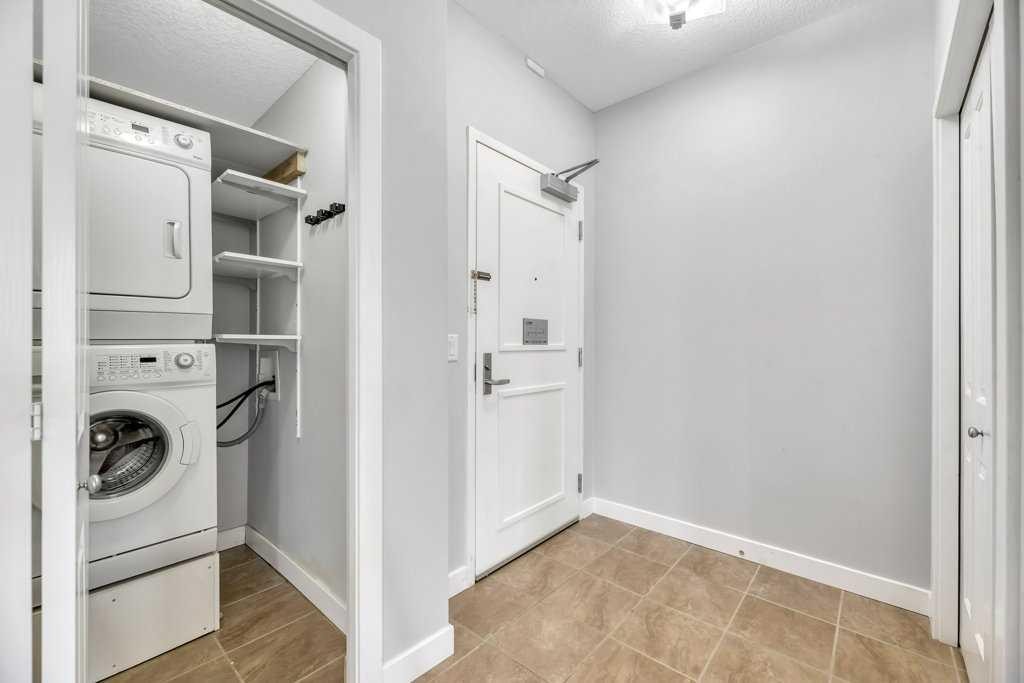102-1005B Westmount Drive, Strathmore, AB - Indoor Photo Showing Laundry Room