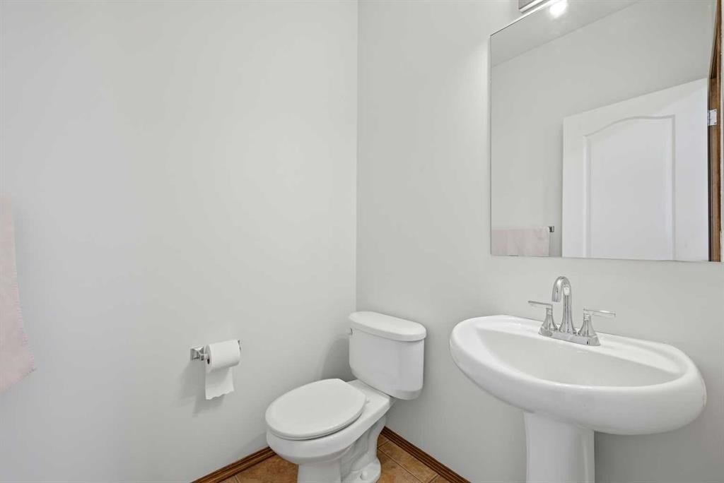 125 Panamount Heath Nw, Calgary, AB - Indoor Photo Showing Bathroom