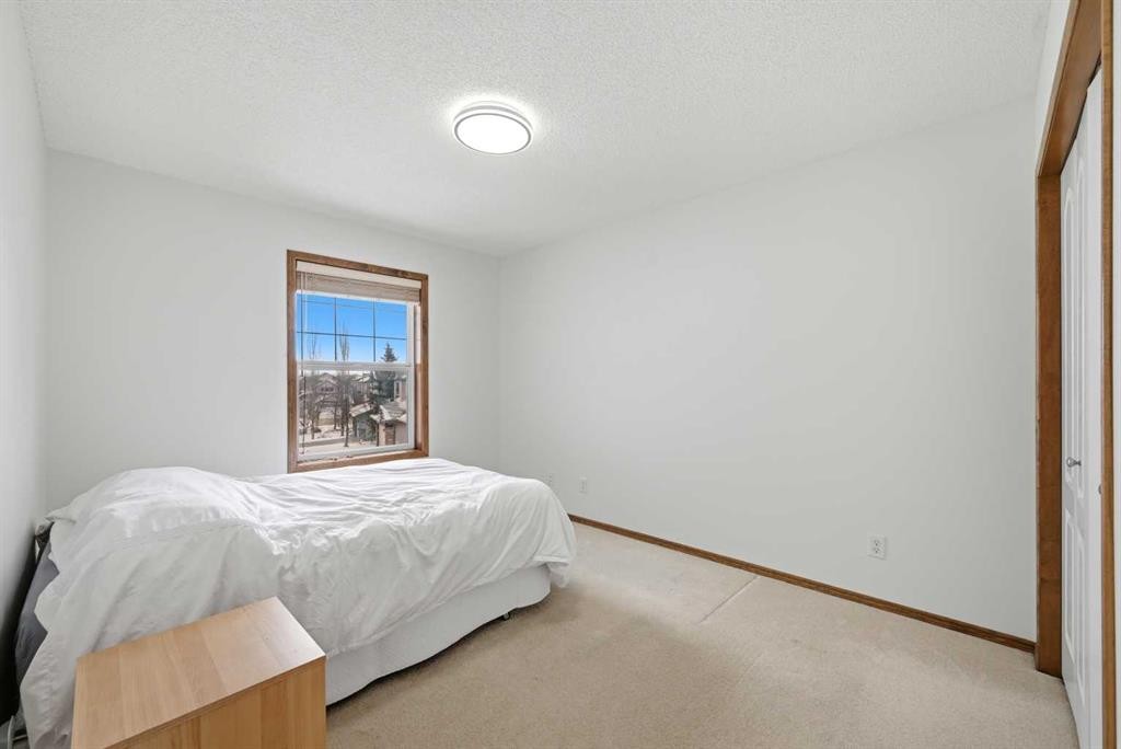 125 Panamount Heath Nw, Calgary, AB - Indoor Photo Showing Bedroom