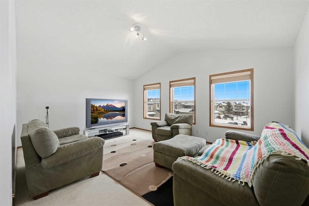 125 Panamount Heath Nw, Calgary, AB - Indoor Photo Showing Living Room