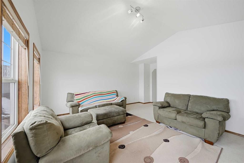 125 Panamount Heath Nw, Calgary, AB - Indoor Photo Showing Living Room