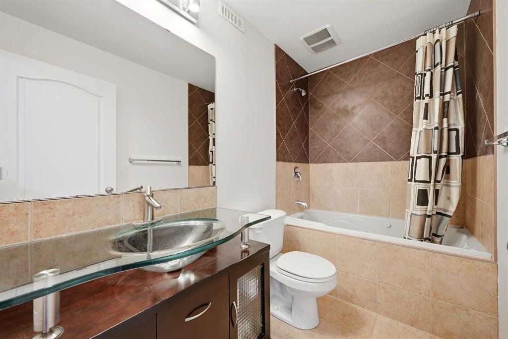 125 Panamount Heath Nw, Calgary, AB - Indoor Photo Showing Bathroom