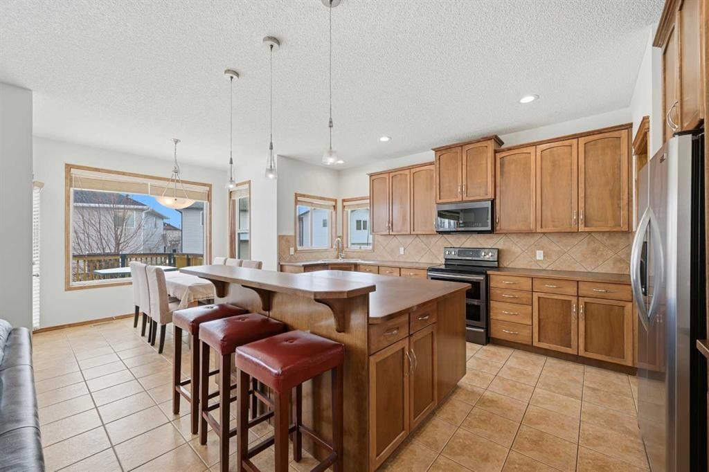 125 Panamount Heath Nw, Calgary, AB - Indoor Photo Showing Kitchen With Upgraded Kitchen