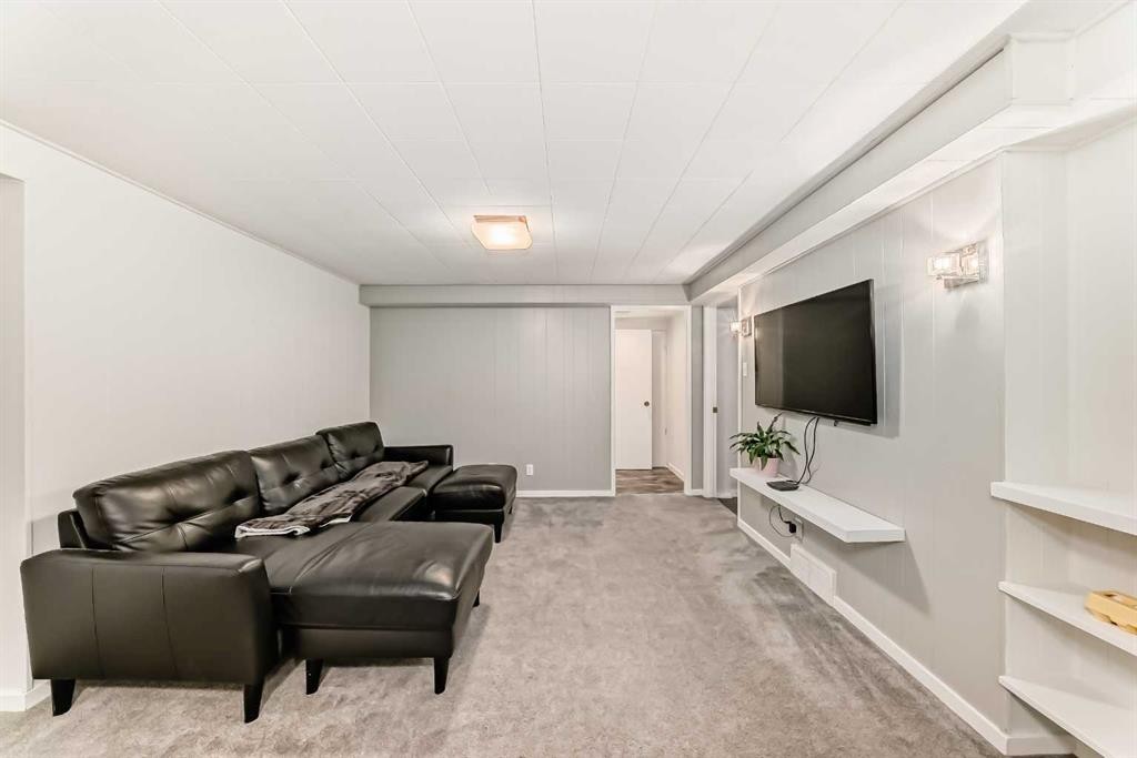 8043 Elbow Drive Sw, Calgary, AB - Indoor