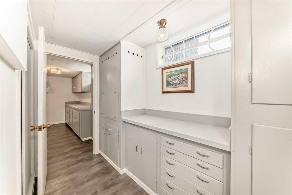 8043 Elbow Drive Sw, Calgary, AB - Indoor