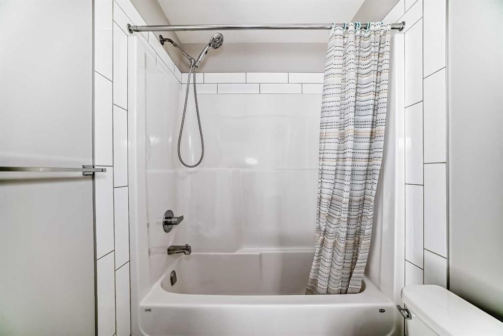 57 Skyview Ranch Avenue Ne, Calgary, AB - Indoor Photo Showing Bathroom