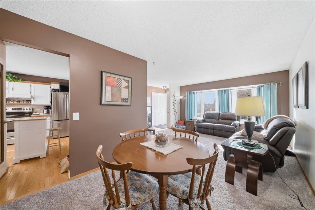336 Whiteview Close Ne, Calgary, AB - Indoor Photo Showing Dining Room