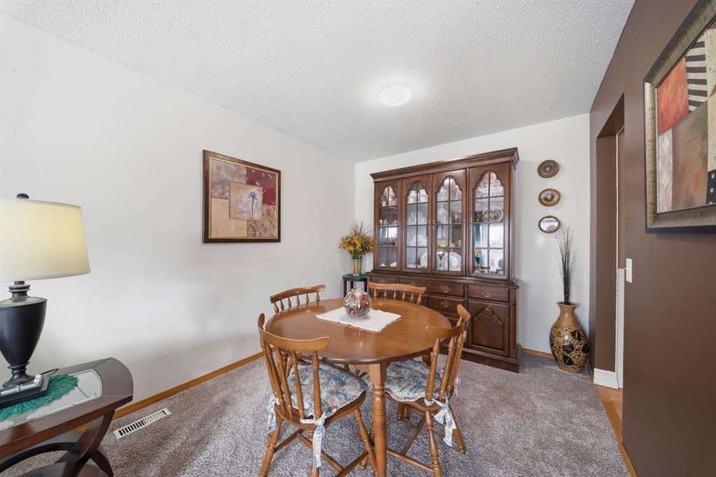 336 Whiteview Close Ne, Calgary, AB - Indoor Photo Showing Dining Room