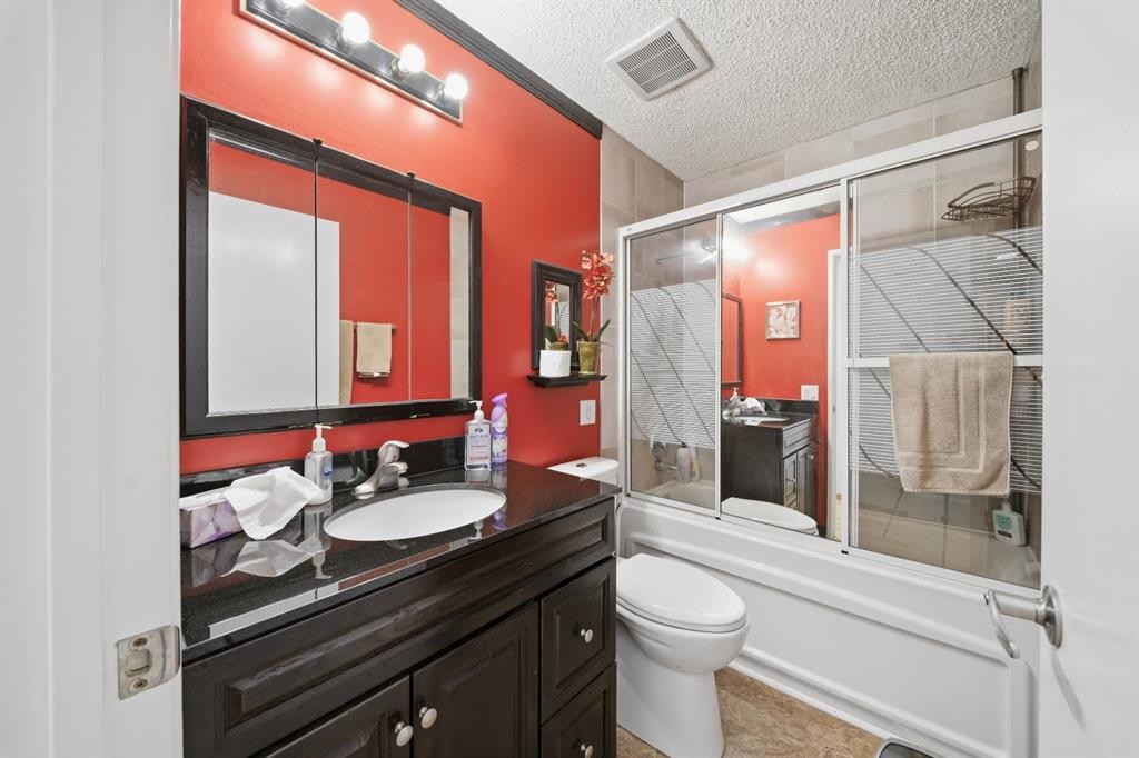 336 Whiteview Close Ne, Calgary, AB - Indoor Photo Showing Bathroom