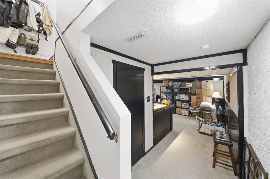 336 Whiteview Close Ne, Calgary, AB - Indoor Photo Showing Other Room