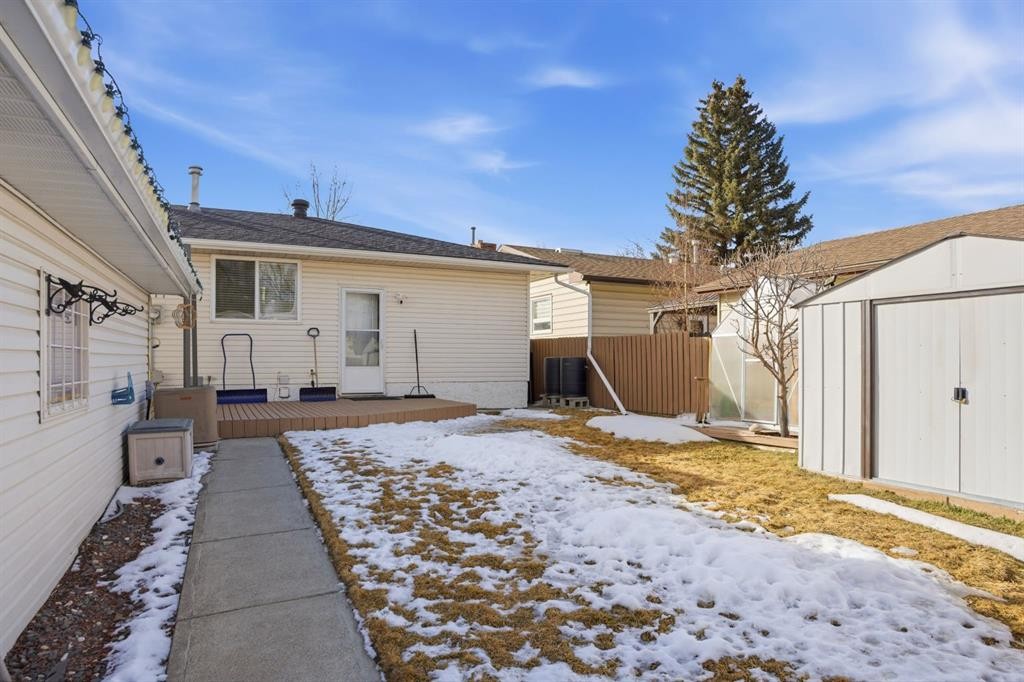 336 Whiteview Close Ne, Calgary, AB - Outdoor With Exterior