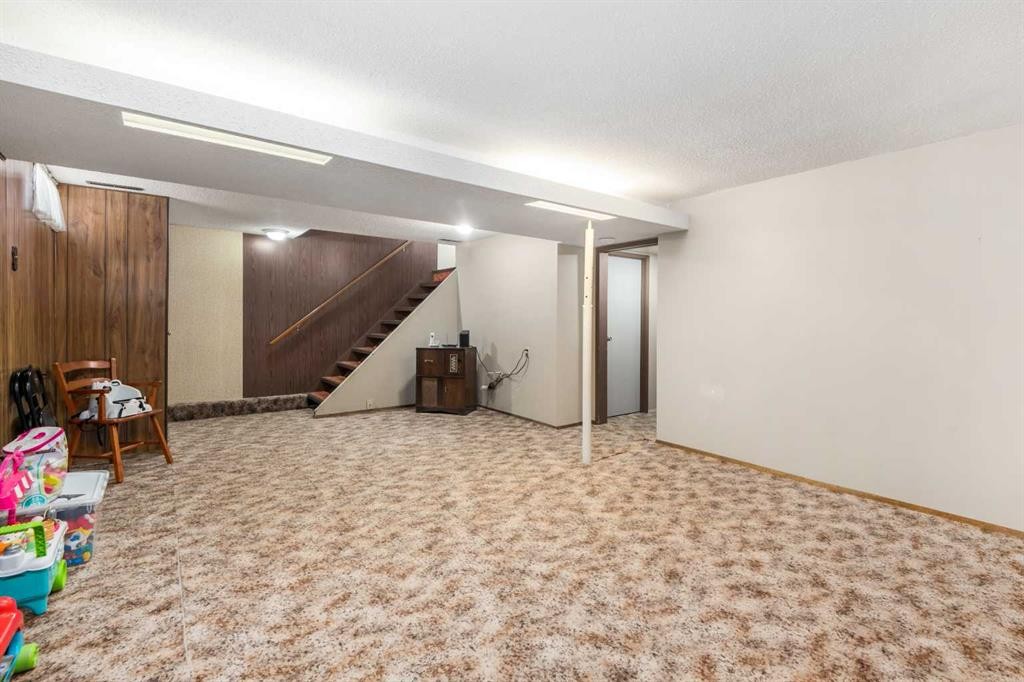5039 Nemiskam Road Nw, Calgary, AB - Indoor Photo Showing Other Room