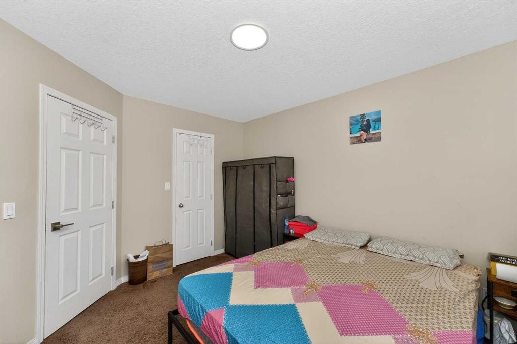 246 Saddlebrook Way Ne, Calgary, AB - Indoor Photo Showing Bedroom