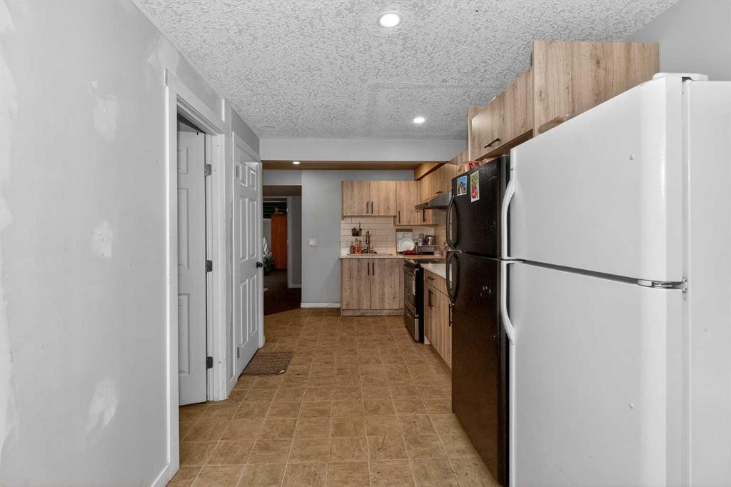 246 Saddlebrook Way Ne, Calgary, AB - Indoor Photo Showing Kitchen