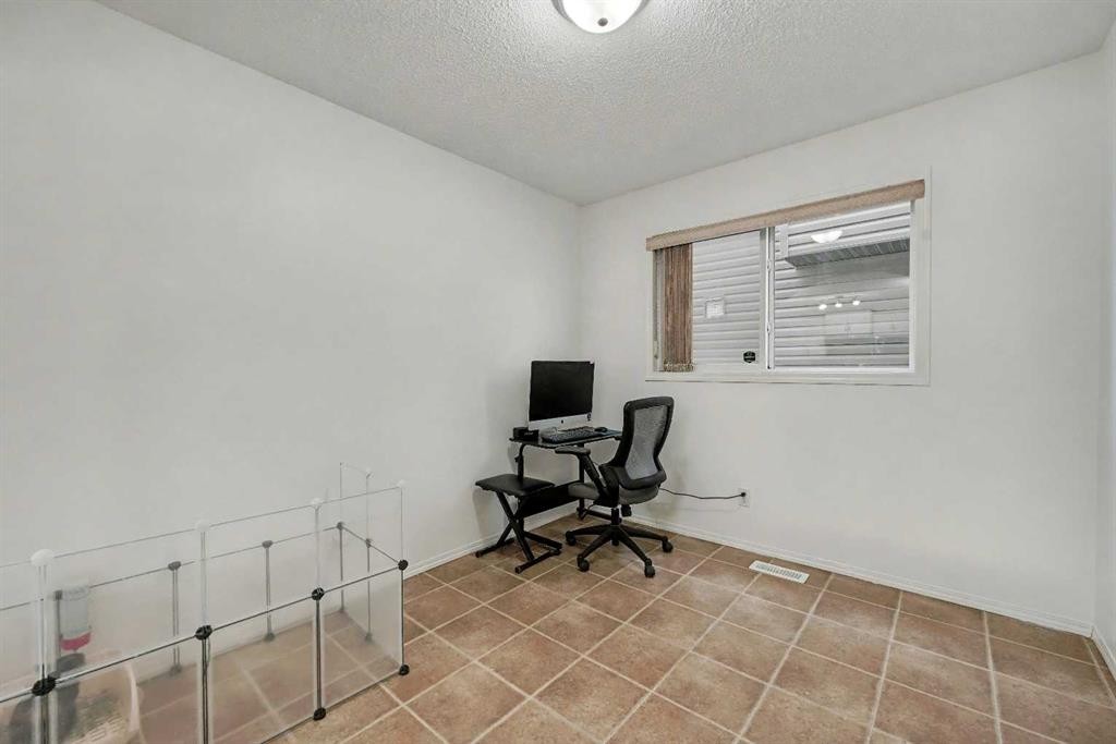 12 Tarawood Grove Ne, Calgary, AB - Indoor Photo Showing Other Room
