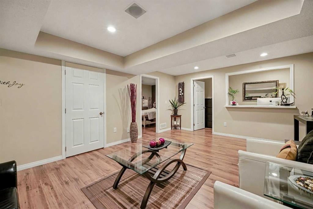 12 Tarawood Grove Ne, Calgary, AB - Indoor
