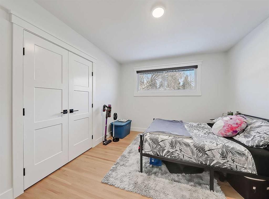 23 Cambrian Drive Nw, Calgary, AB - Indoor Photo Showing Bedroom