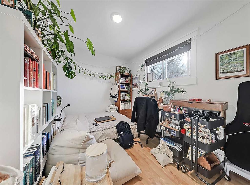 23 Cambrian Drive Nw, Calgary, AB - Indoor Photo Showing Office