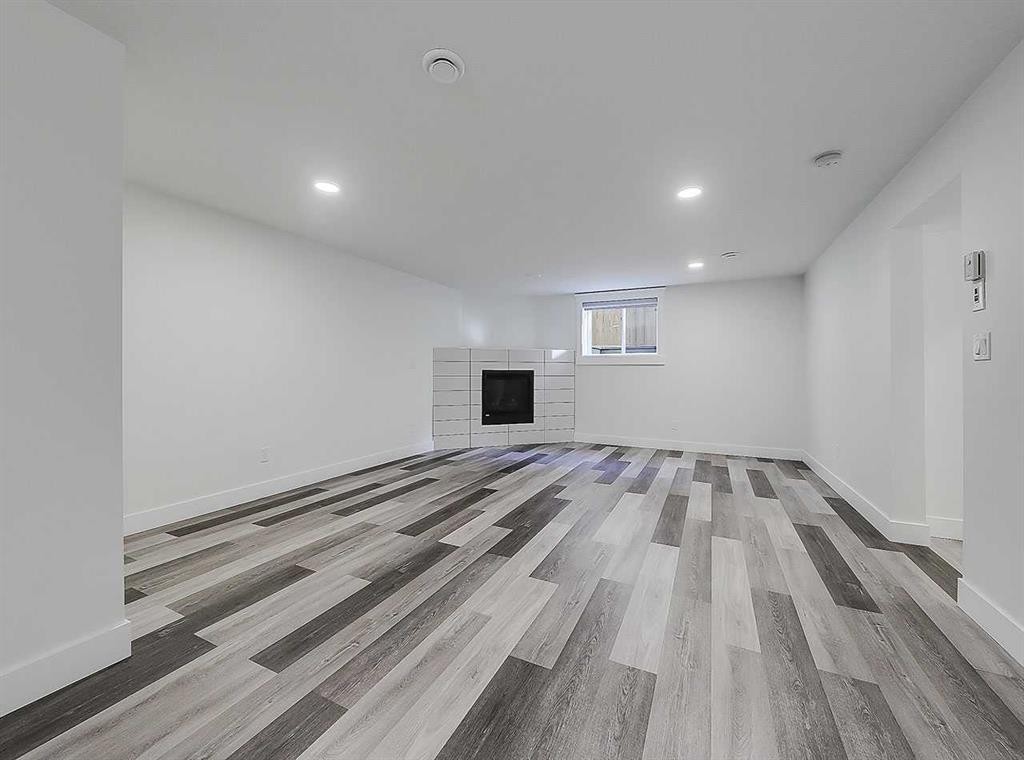 23 Cambrian Drive Nw, Calgary, AB - Indoor Photo Showing Other Room