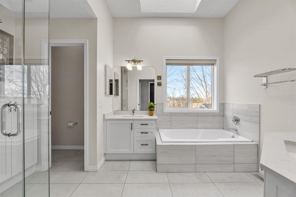 151 Hawkmere View, Chestermere, AB - Indoor Photo Showing Bathroom