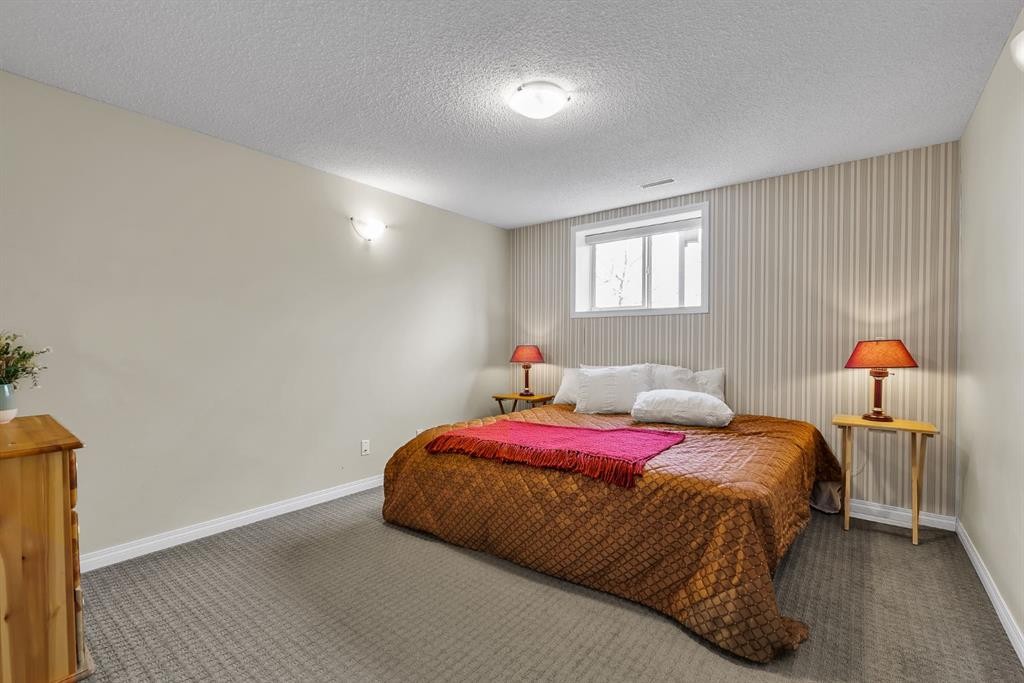 151 Hawkmere View, Chestermere, AB - Indoor Photo Showing Bedroom