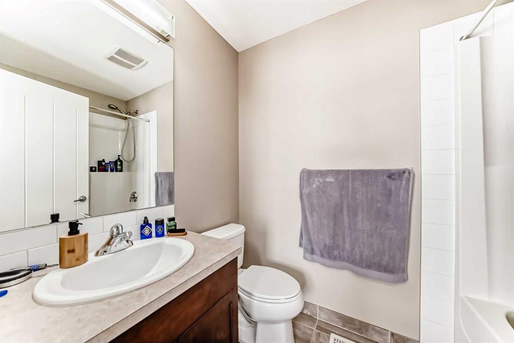 5 Redstone Circle Ne, Calgary, AB - Indoor Photo Showing Bathroom