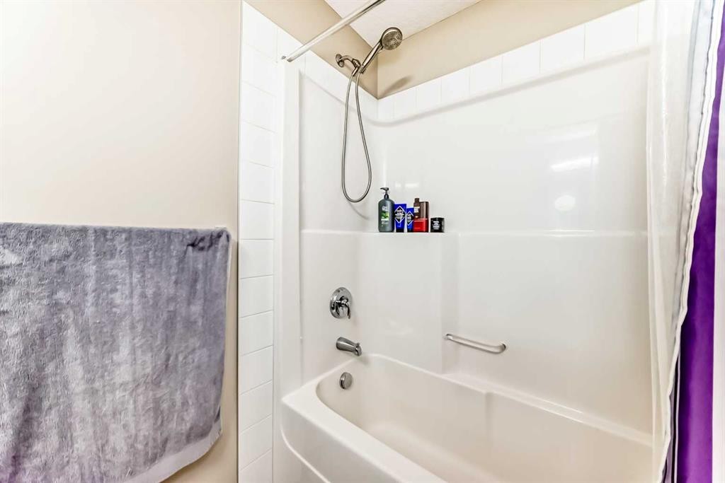 5 Redstone Circle Ne, Calgary, AB - Indoor Photo Showing Bathroom