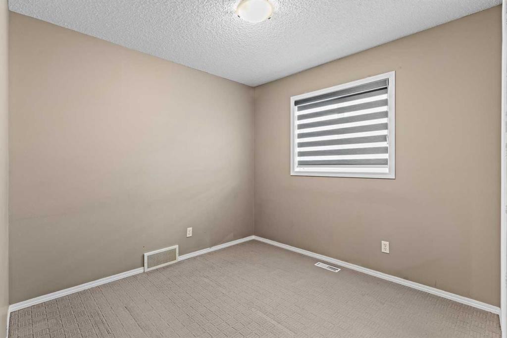 138 Saddlecrest Park Ne, Calgary, AB - Indoor Photo Showing Other Room
