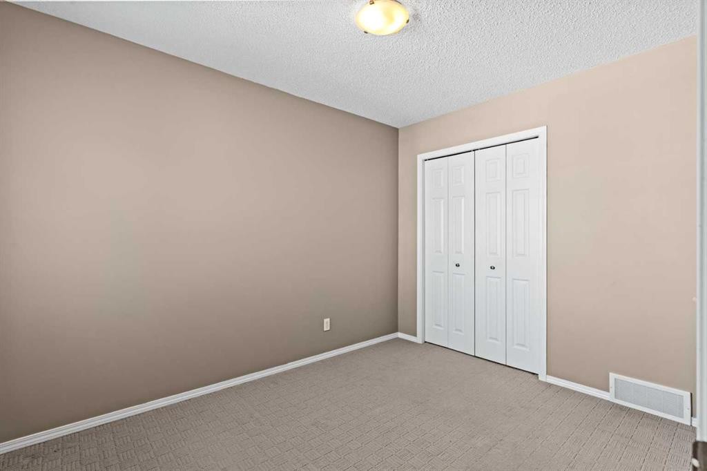 138 Saddlecrest Park Ne, Calgary, AB - Indoor Photo Showing Other Room