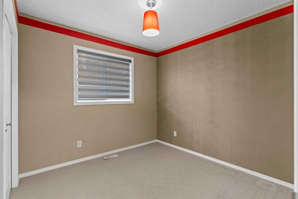138 Saddlecrest Park Ne, Calgary, AB - Indoor Photo Showing Other Room