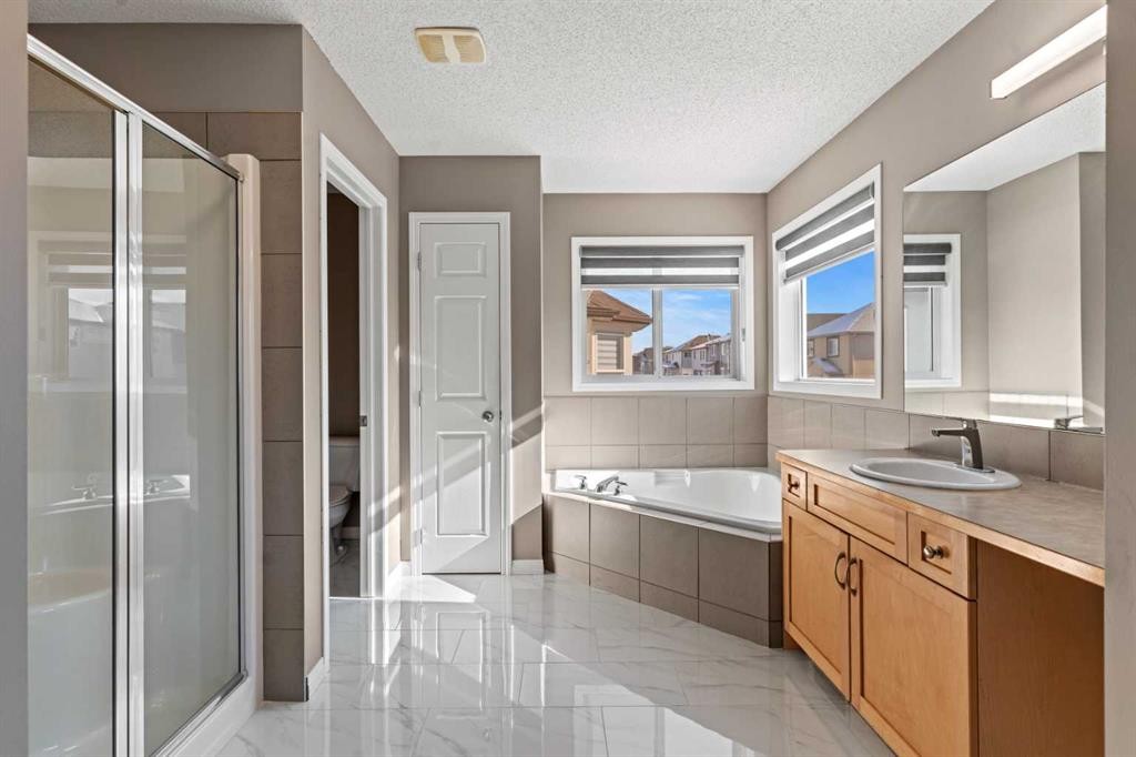 138 Saddlecrest Park Ne, Calgary, AB - Indoor Photo Showing Bathroom