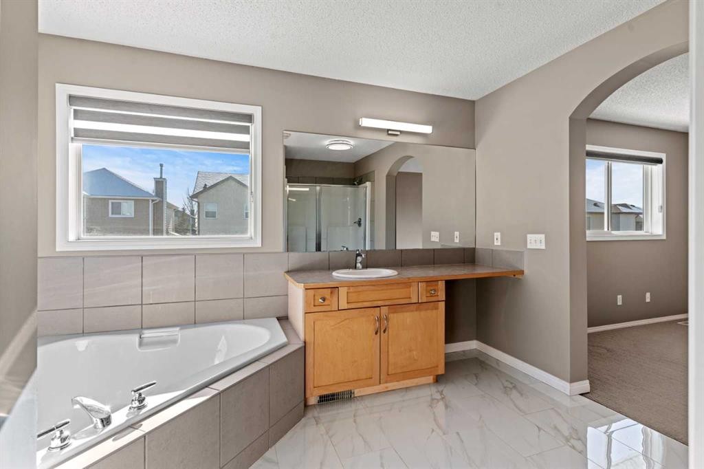 138 Saddlecrest Park Ne, Calgary, AB - Indoor Photo Showing Bathroom