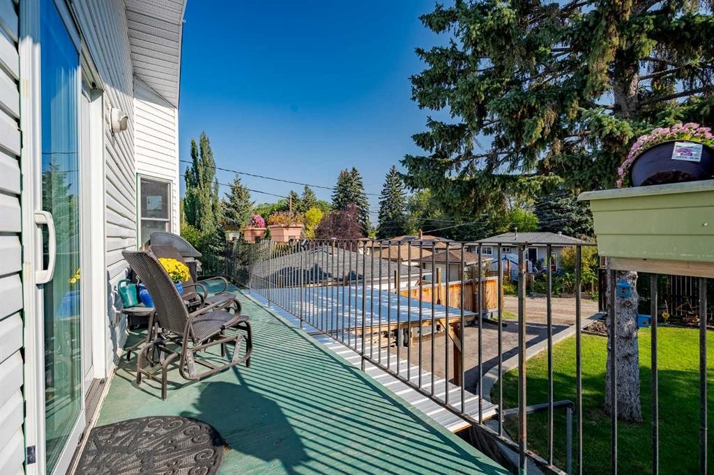 64 Foxwell Road Se, Calgary, AB - Outdoor