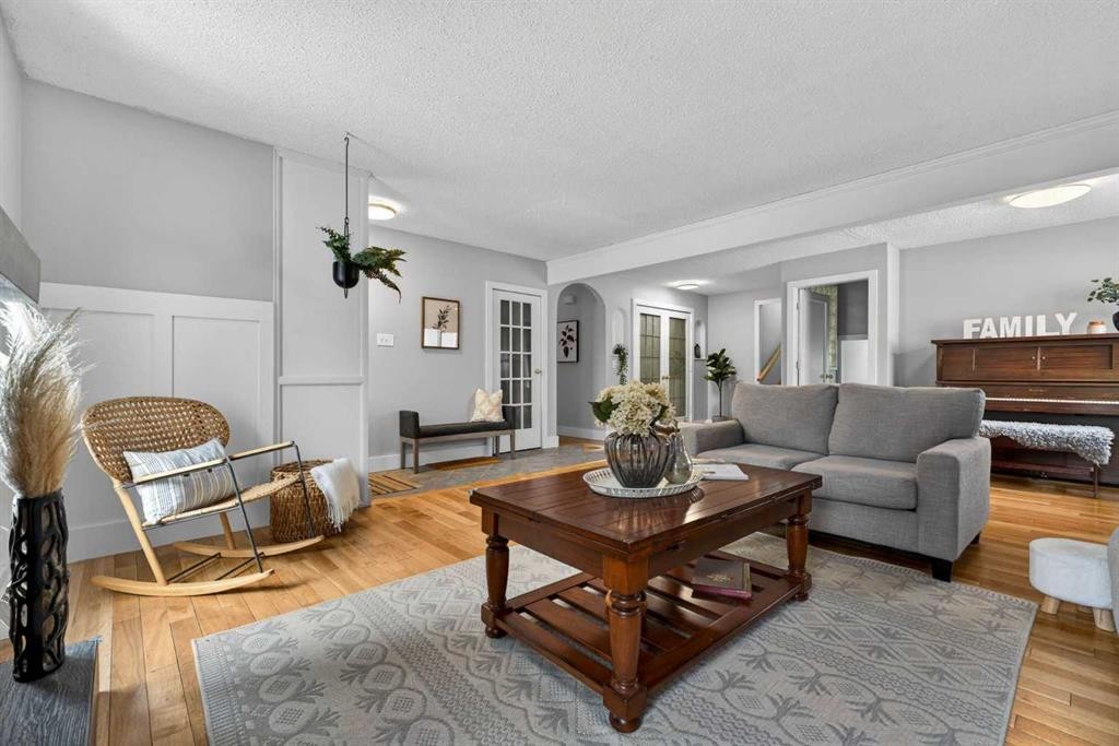 64 Foxwell Road Se, Calgary, AB - Indoor Photo Showing Living Room