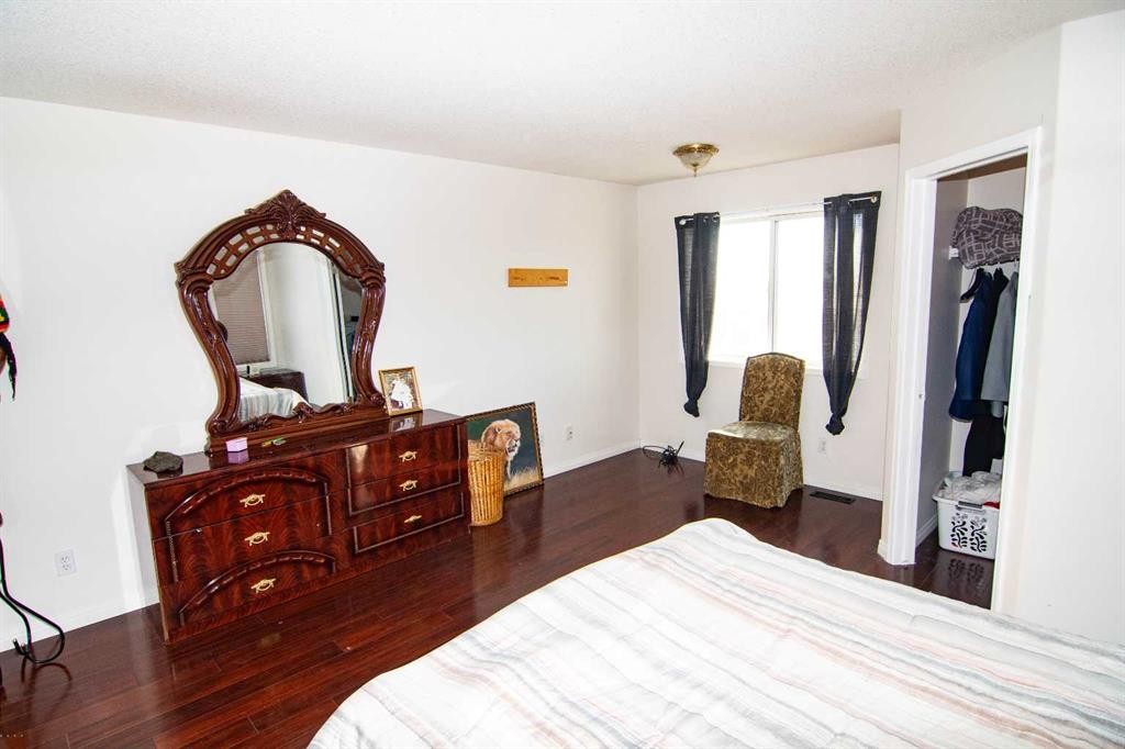 47 Anaheim Crescent Ne, Calgary, AB - Indoor Photo Showing Bedroom