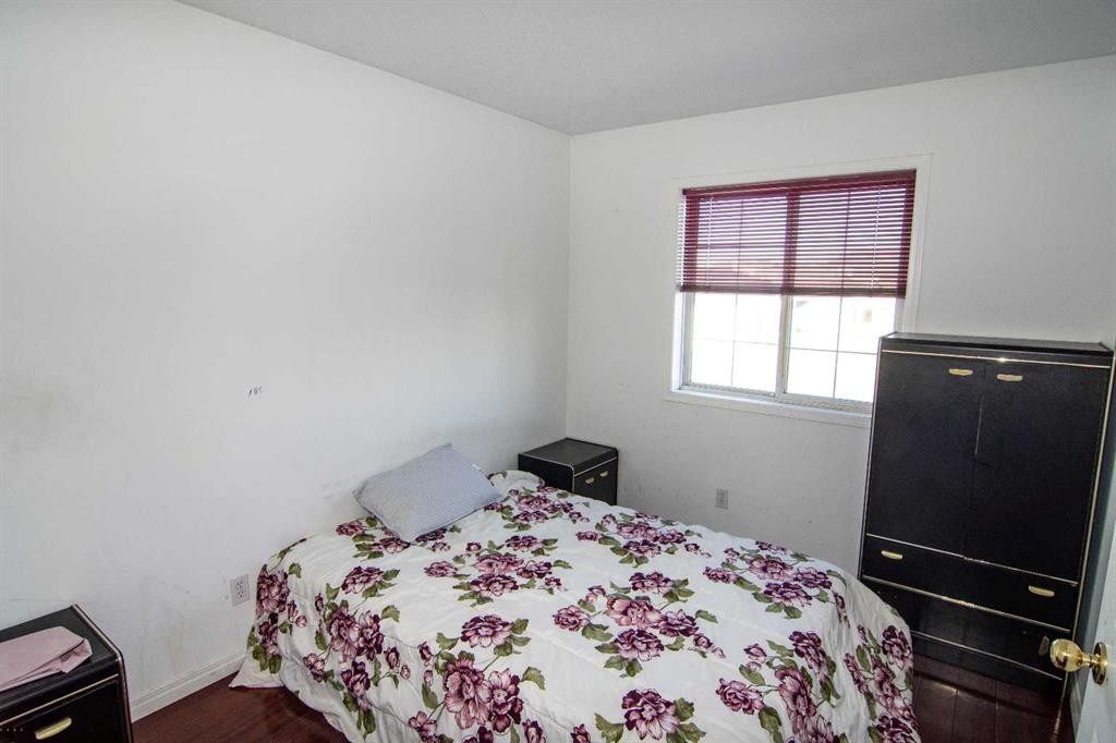 47 Anaheim Crescent Ne, Calgary, AB - Indoor Photo Showing Bedroom