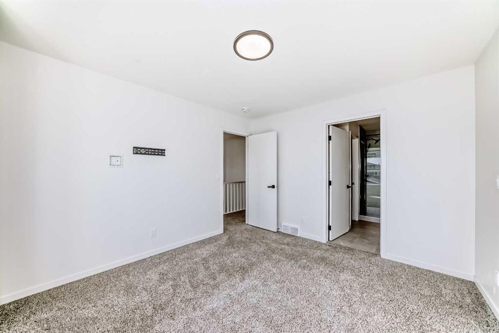 120 Seton Villas Se, Calgary, AB - Indoor Photo Showing Other Room