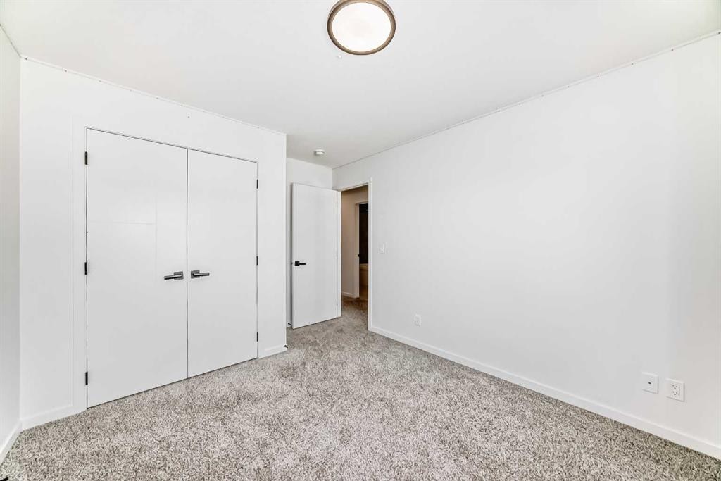120 Seton Villas Se, Calgary, AB - Indoor Photo Showing Other Room