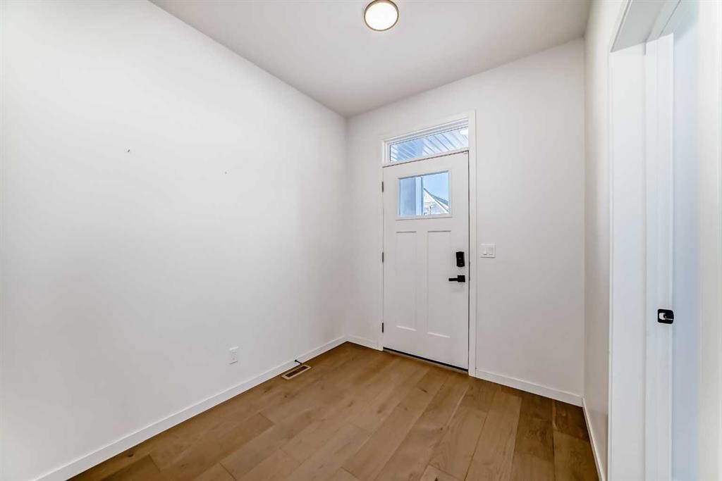 120 Seton Villas Se, Calgary, AB - Indoor Photo Showing Other Room