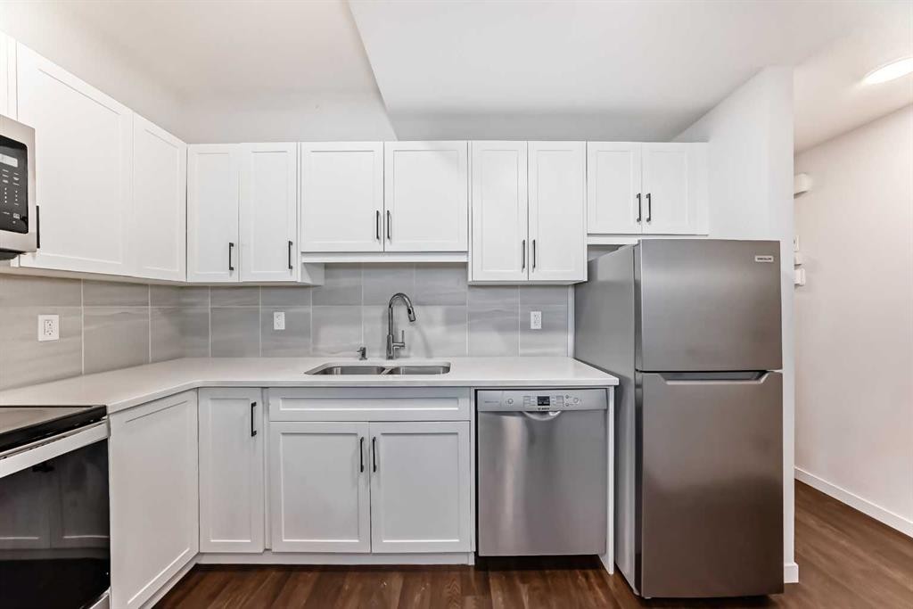 120 Seton Villas Se, Calgary, AB - Indoor Photo Showing Kitchen With Stainless Steel Kitchen With Double Sink